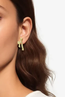 Anna+Nina goudkleurige single big bow stud oorbel
