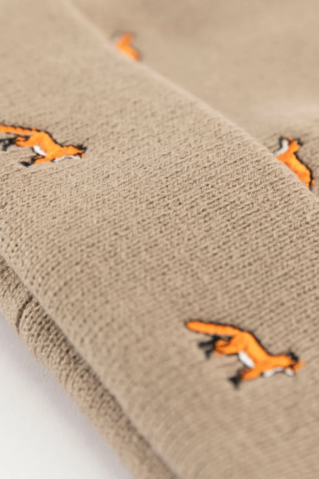 BARTS bruine beanie met vossenprint