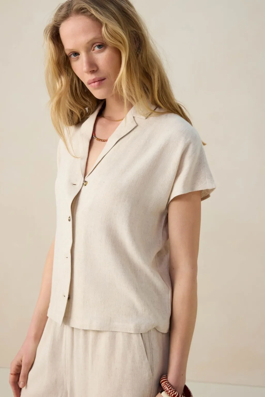Beige blouse met korte mouwen