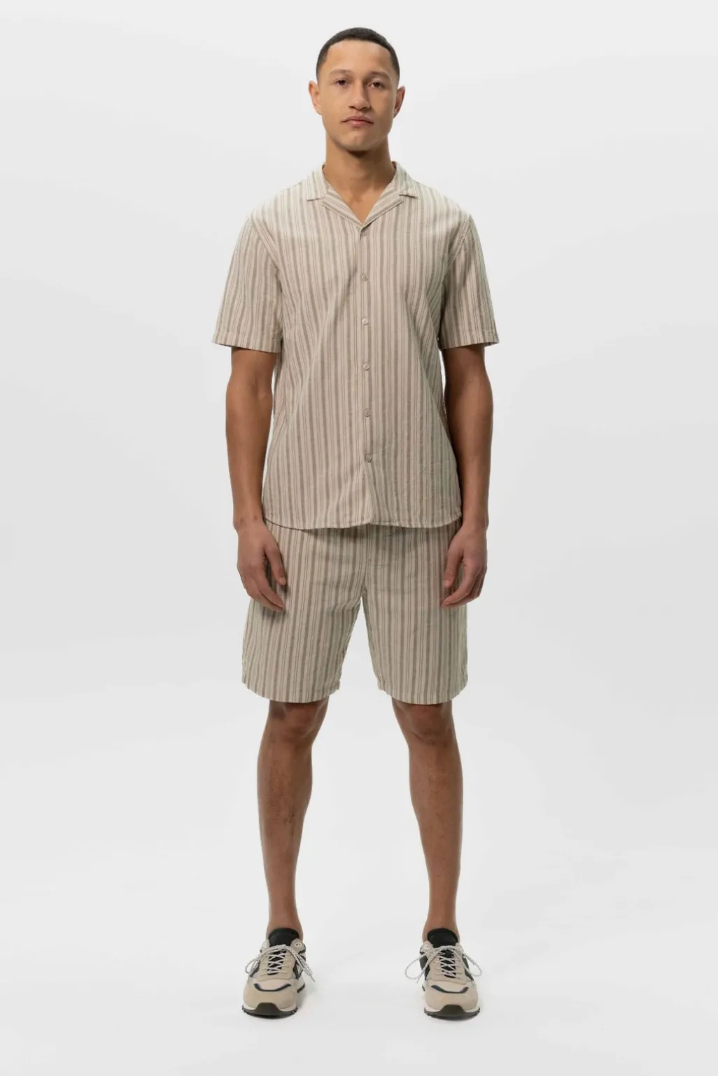 Beige gestreepte shorts