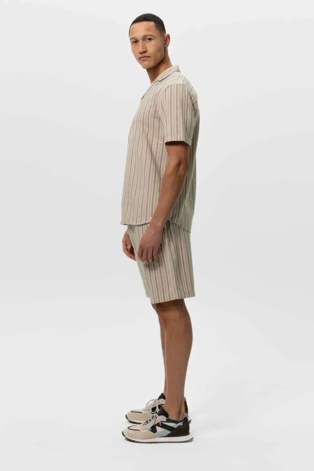 Beige gestreepte shorts