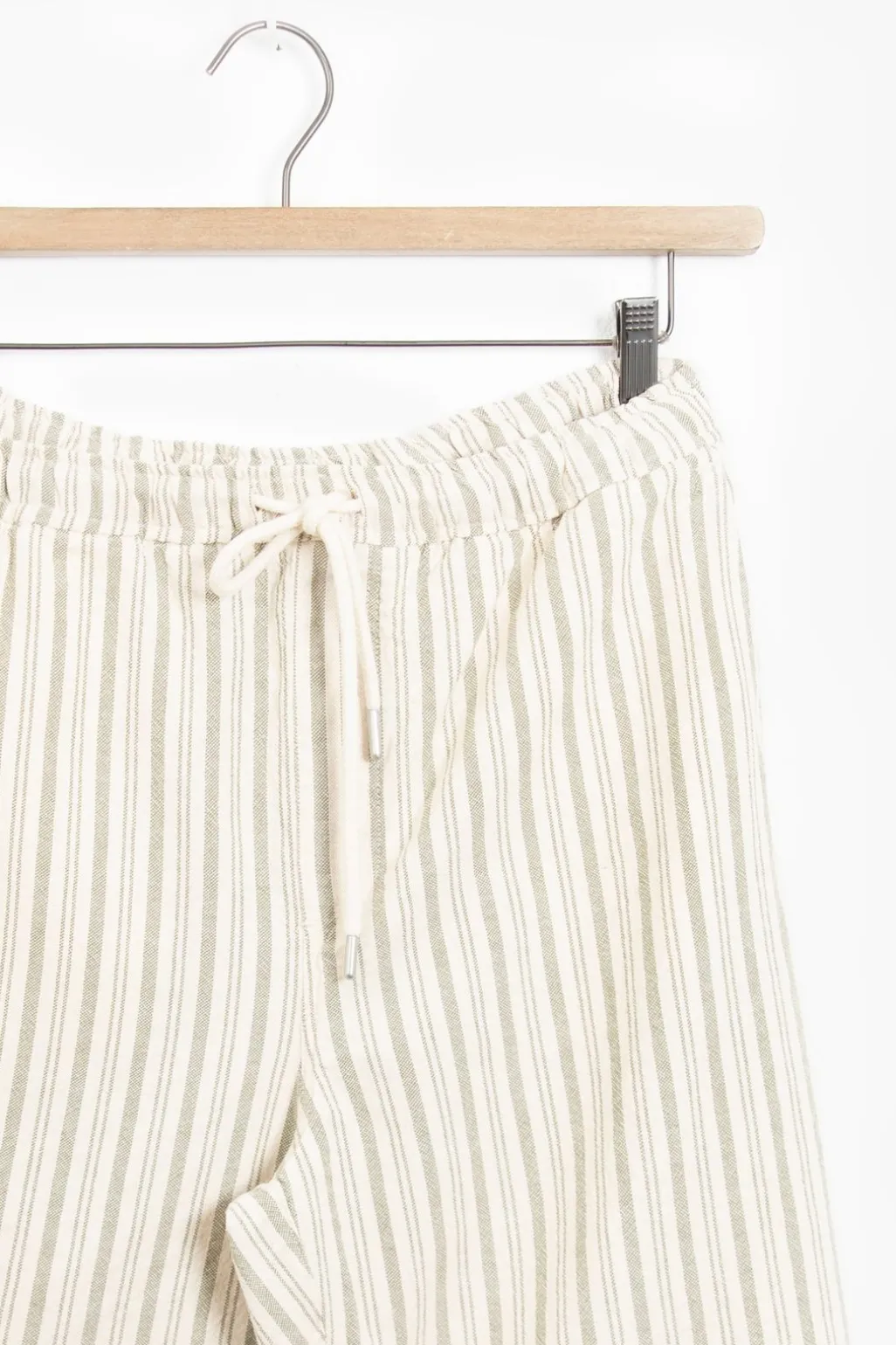 Beige gestreepte shorts