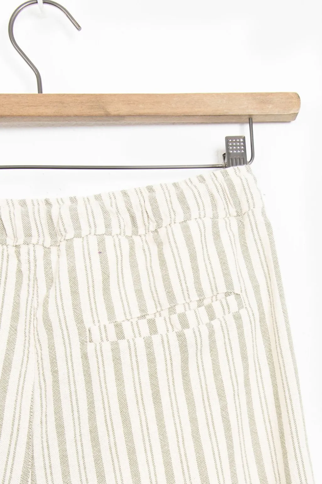 Beige gestreepte shorts