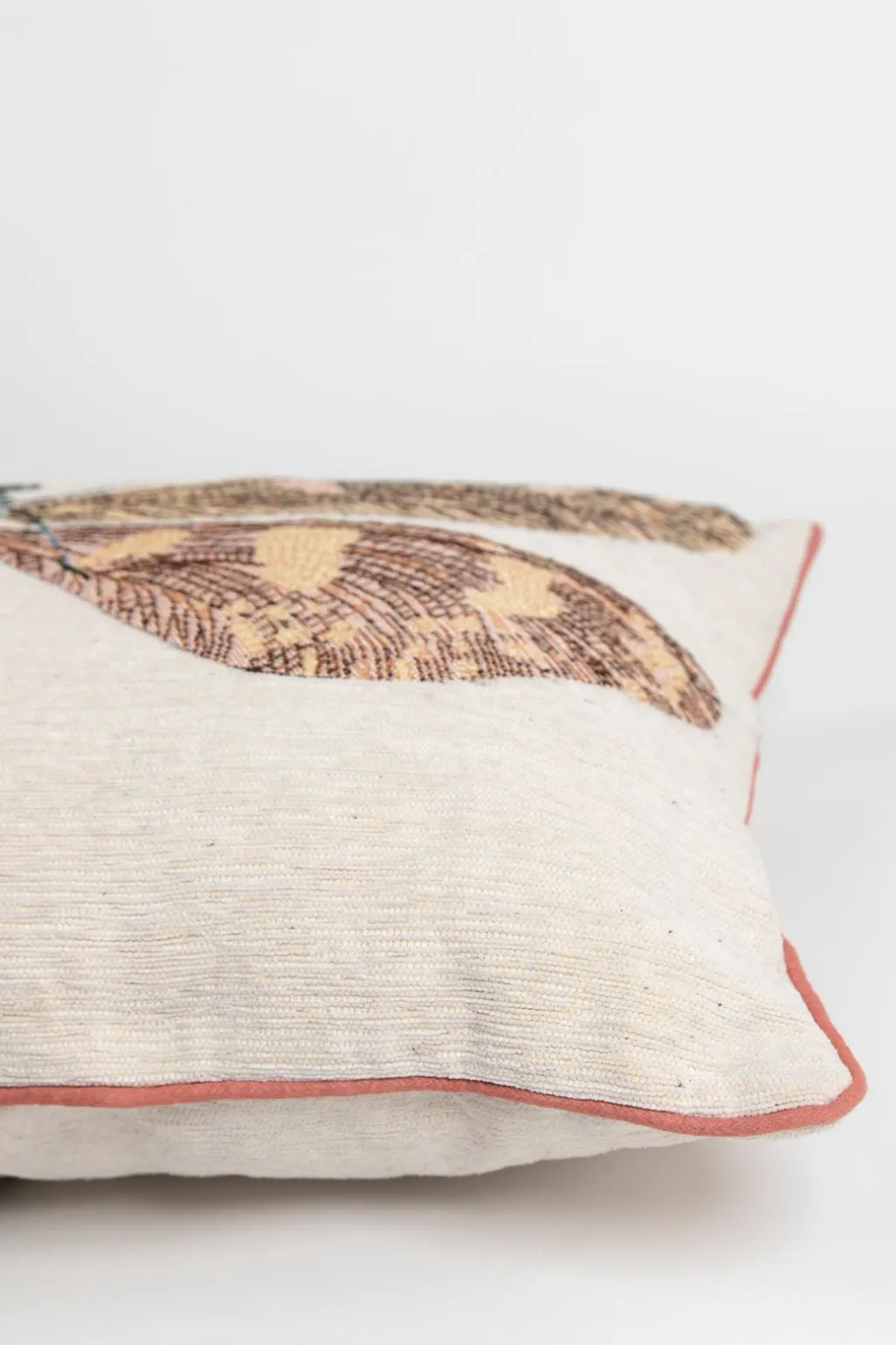 Beige jacquard kussen dragonfly