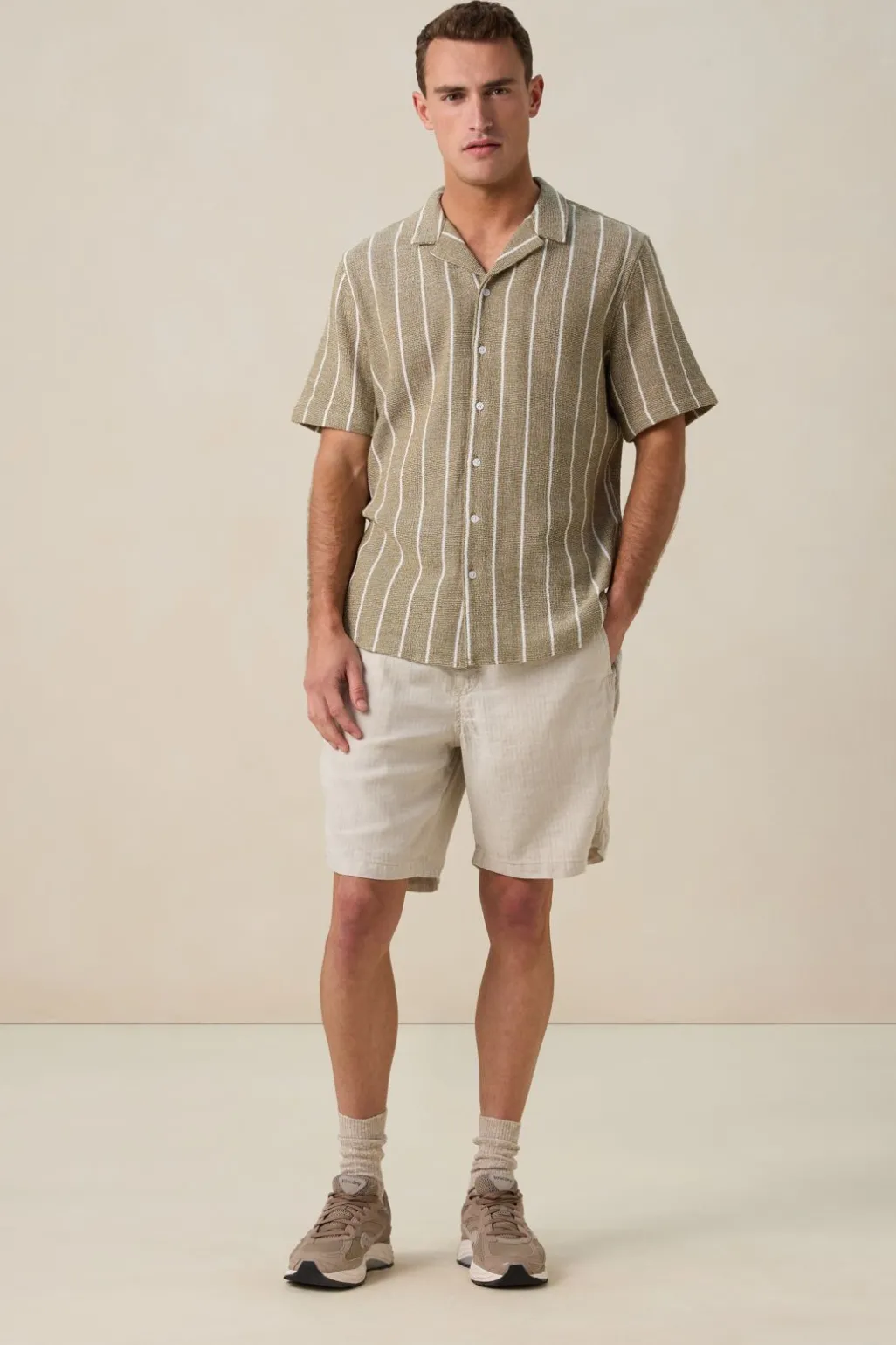 Beige linnen herringbone short