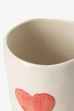 Beige mok met rood hart