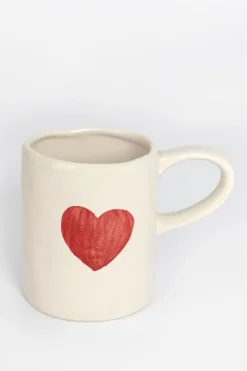 Beige mok met rood hart