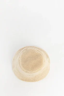 Beige reversible teddy en rib bucket hat