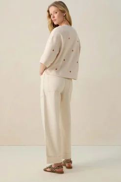 Beige sweater met embroidery