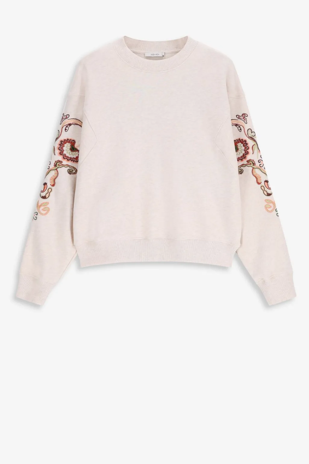 Beige sweater met geborduurde mouw