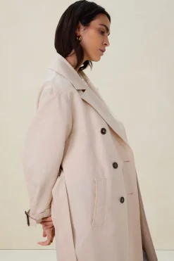 Beige trenchcoat met ceintuur