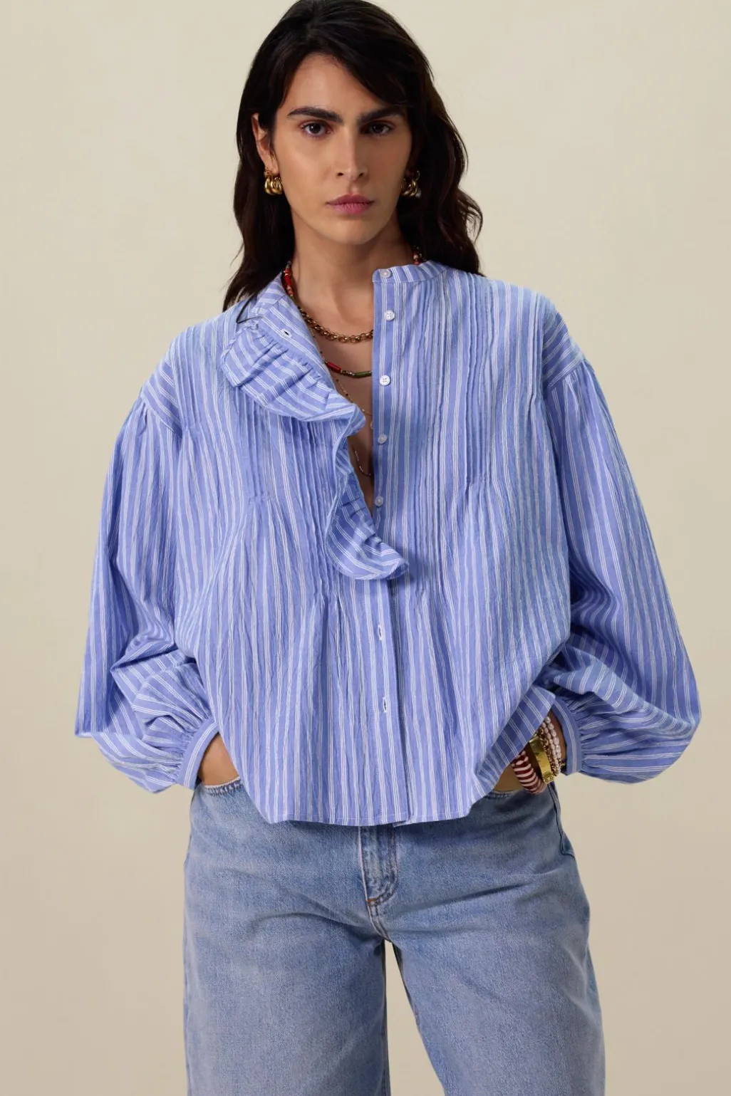 Blauw gestreepte blouse met ruffles