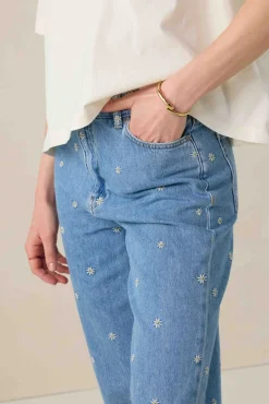Blauwe high waist girlfriend jeans met embroidery