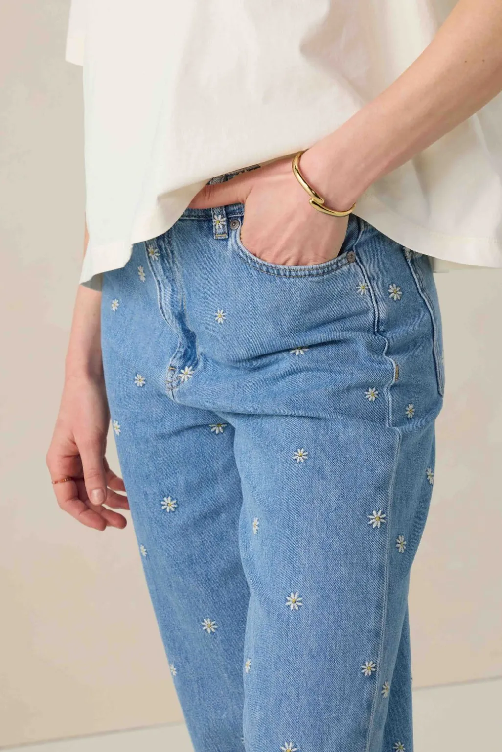 Blauwe high waist girlfriend jeans met embroidery