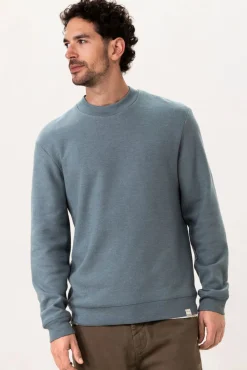 Blauwe sweater met hoge hals