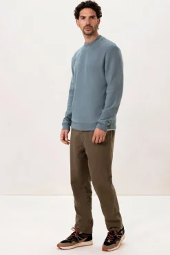 Blauwe sweater met hoge hals