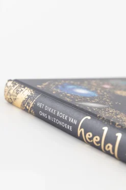 Boek het dikke boek van ons bijzondere heelal