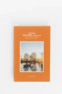 Boek little escapes in Nederland by Barts Boekje