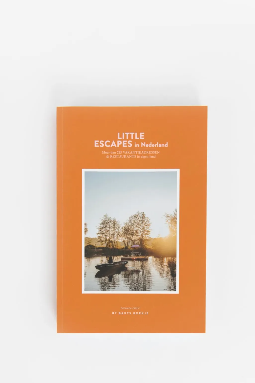 Boek little escapes in Nederland by Barts Boekje