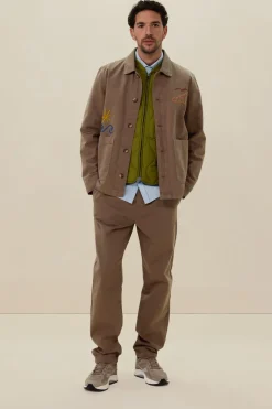Bruine mid-rise chino met elastische taille