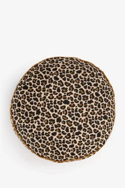 Bruine poef met leopard patroon