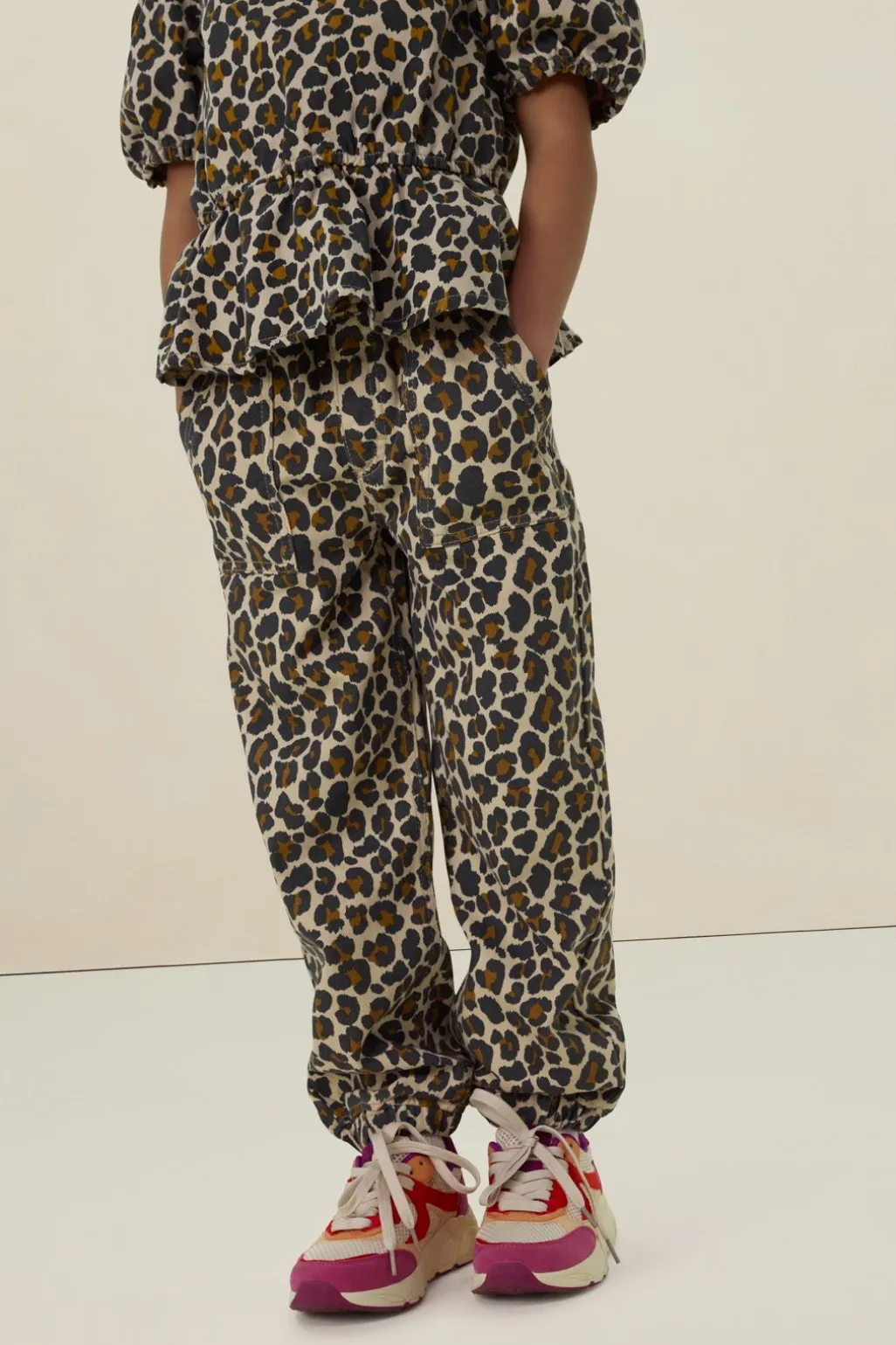 Bruine pull on broek met leopard print