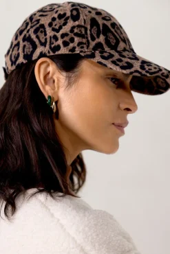 Bruine ribstof pet met leopard print
