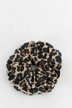 Bruine scrunchie met leopard print