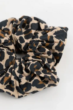 Bruine scrunchie met leopard print