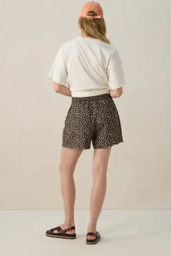 Bruine short met leopard print