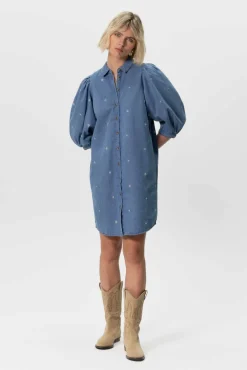 Denim jurk met pofmouwen en madeliefjes embroidery