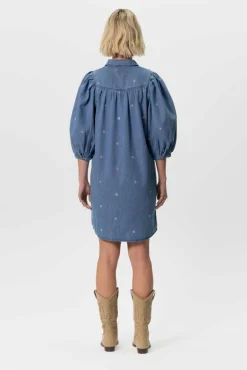 Denim jurk met pofmouwen en madeliefjes embroidery