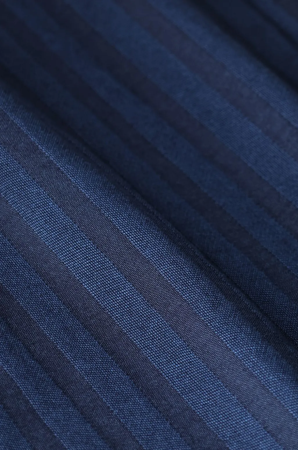 Donkerblauw gestreept overhemd