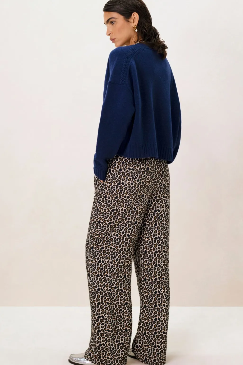 Donkerblauw vest met gouden knopen