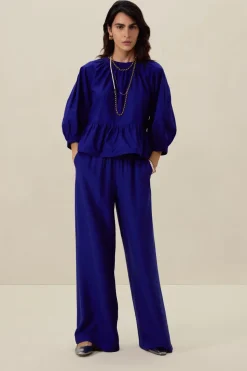 Donkerblauwe top met ruffle