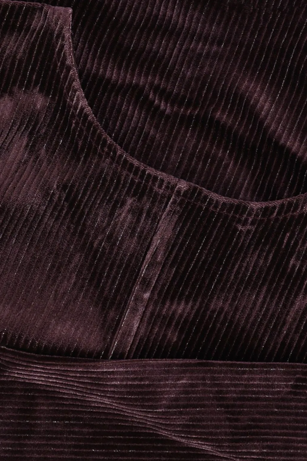 Donkerbruine longsleeve met knoopdetail