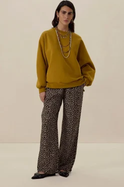 Donkergele oversized sweater