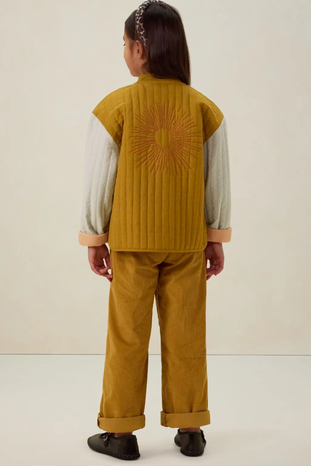 Donkergele quilted jas met embroidery