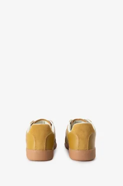 Donkergele suède leren sneakers