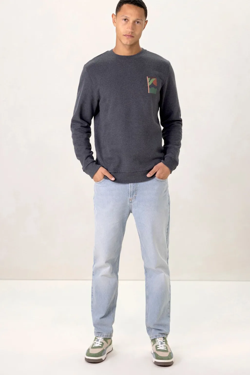 Donkergrijze sweater met print