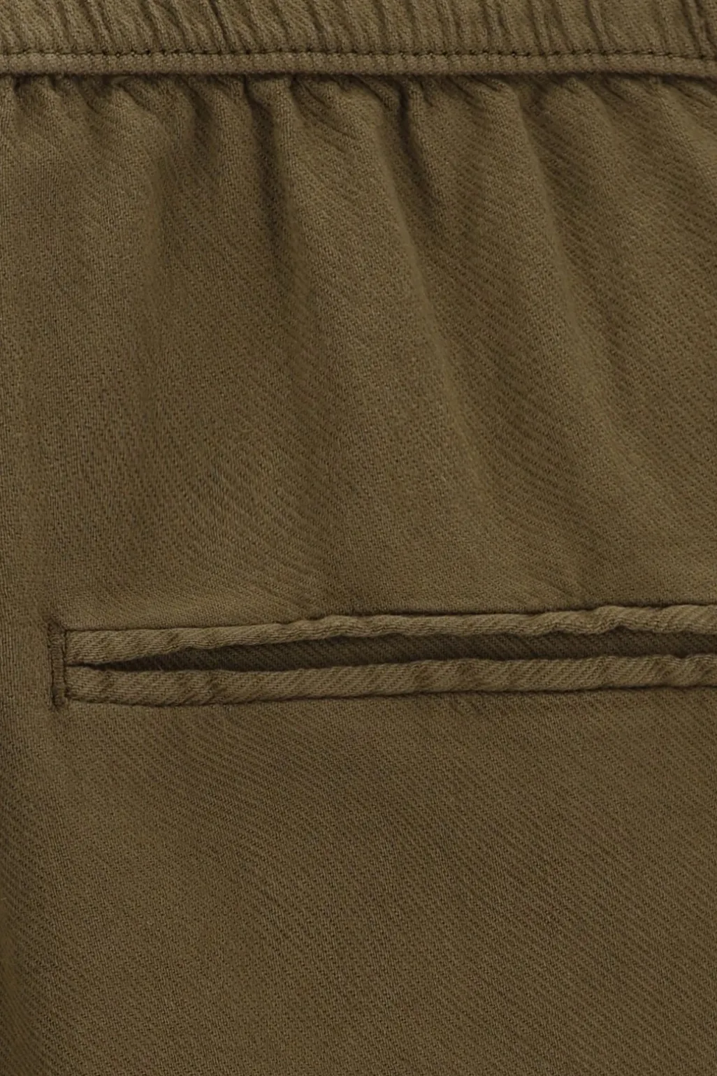 Donkergroene short