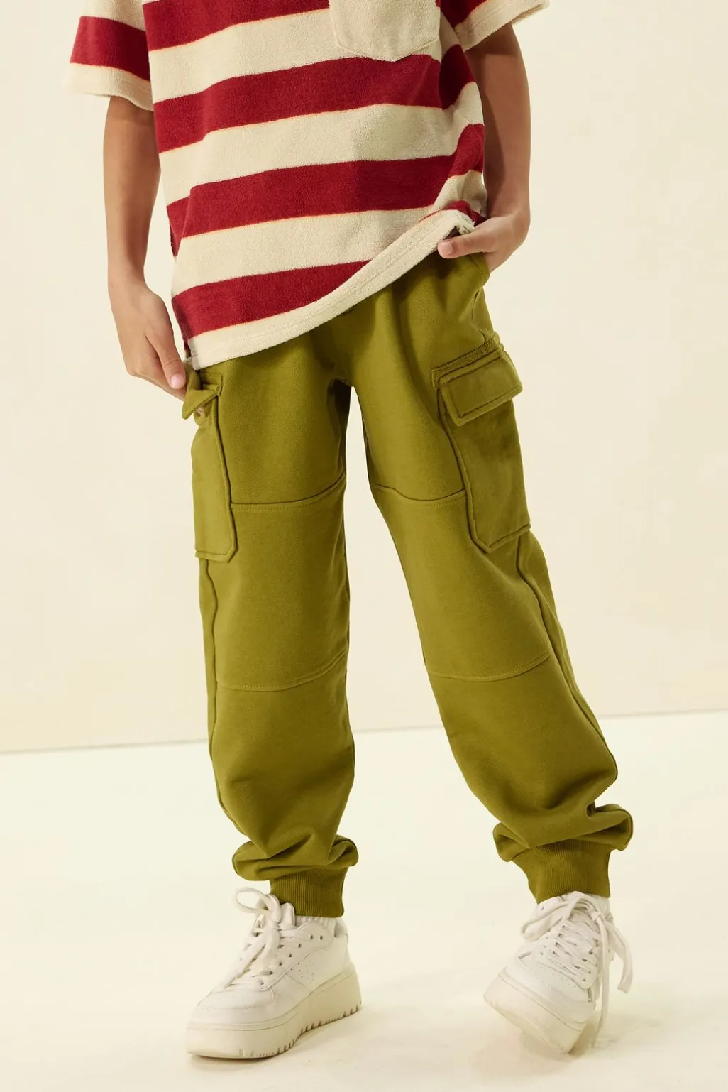 Donkergroene sweatpants met opgestikte zakken