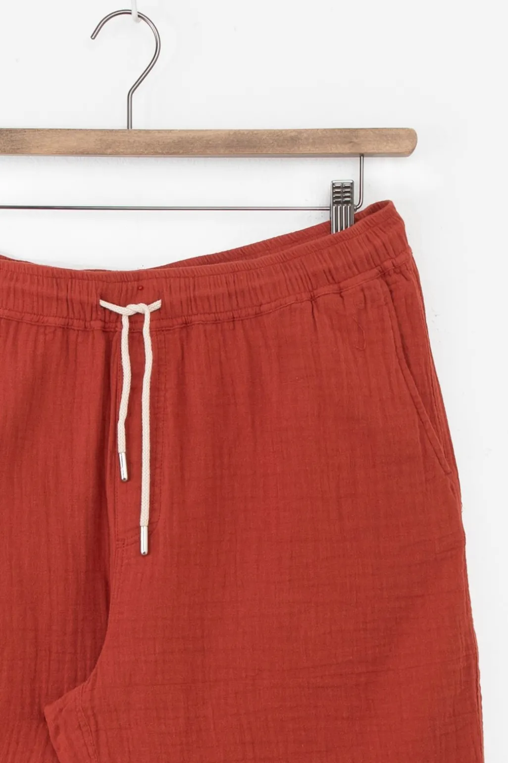 Donkerrode mousseline shorts