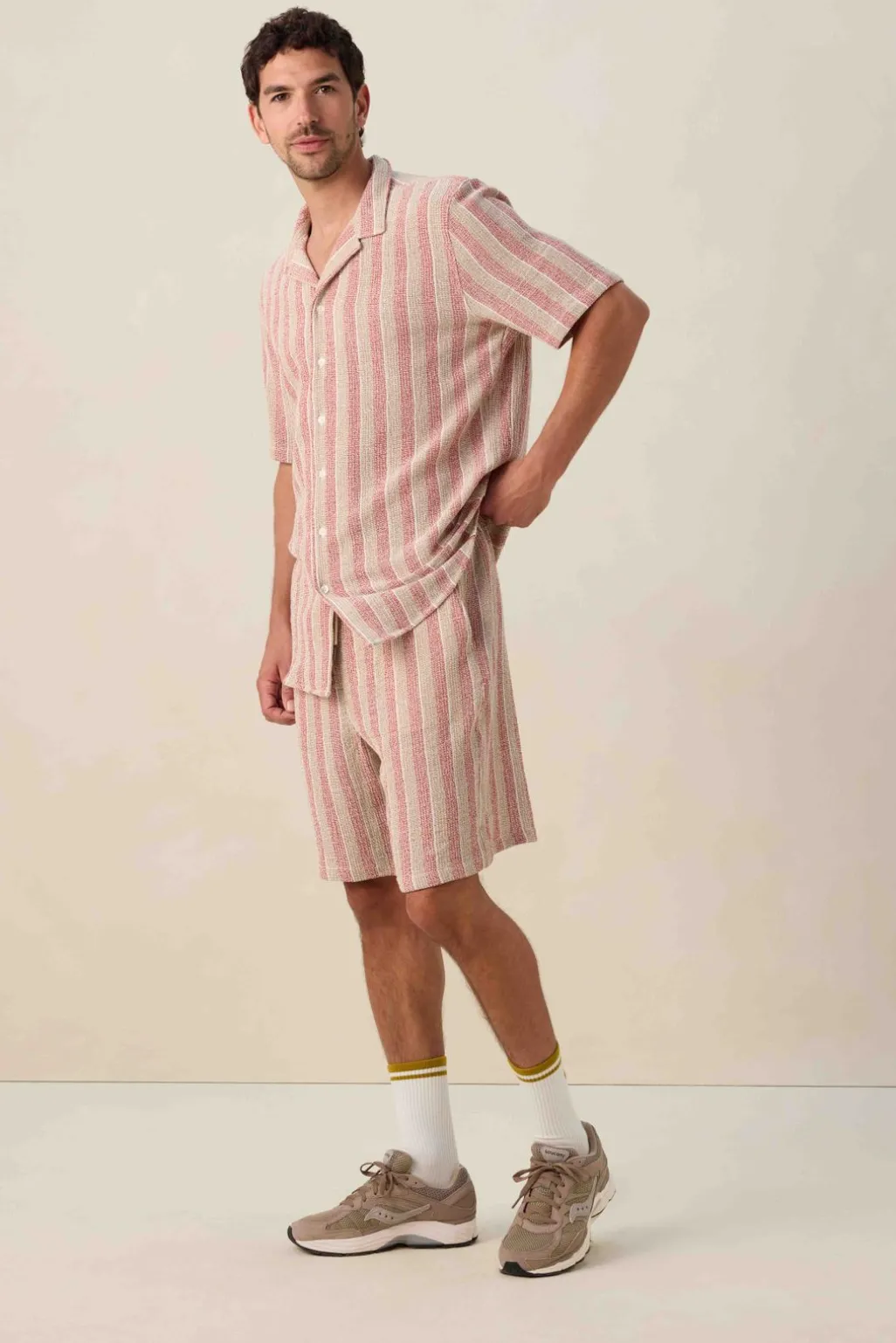 Donkerrode short met strepen