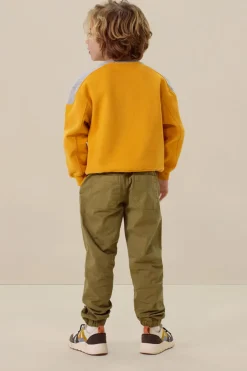 Gele colourblock sweater met artwork