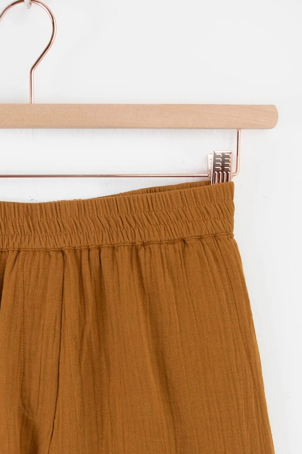 Goudbruine mousseline shorts