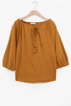 Goudbruine top met kwastjes