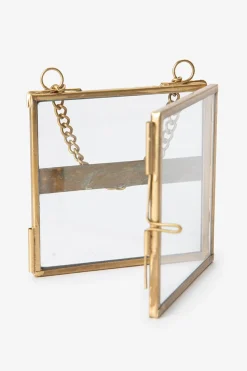 Goudkleurig vierkant fotolijstje met ketting