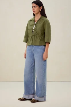 Groene blouse met striksluiting