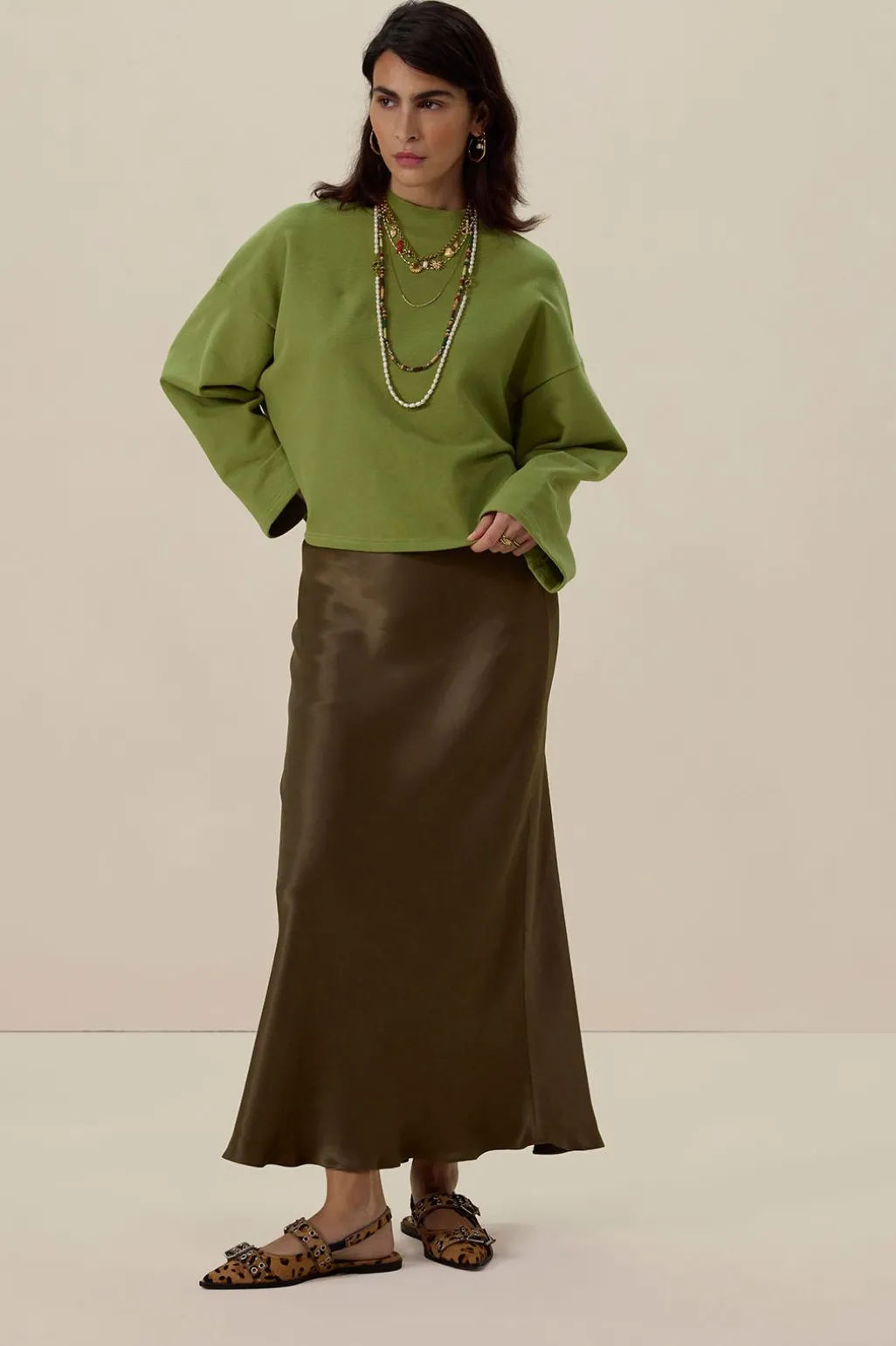 Groene sweater met wijde mouwen